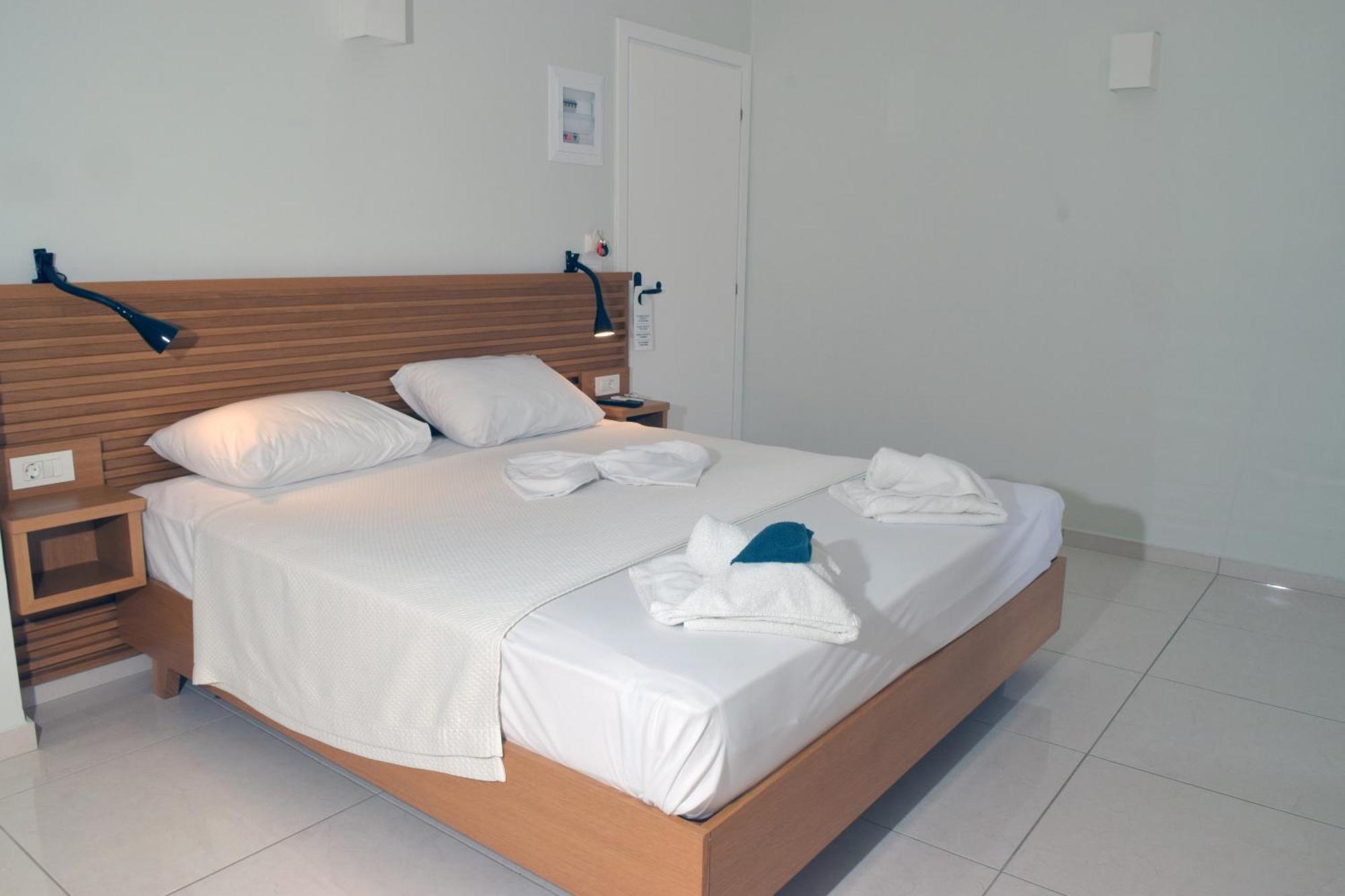 Mithos Premium Rooms Agia Marina  Luaran gambar